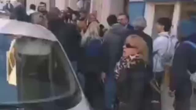 French politician Romain Grau surrounded & punched by protesters in front of his office in Perpignan