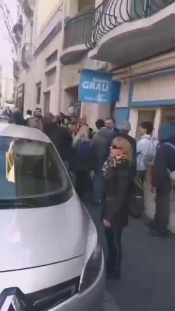 French politician Romain Grau surrounded & punched by protesters in front of his office in Perpignan