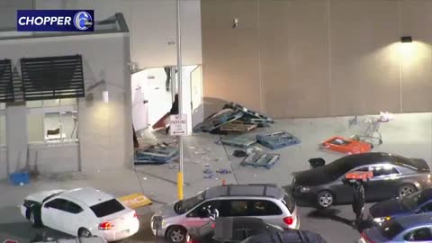 Looters in Philadelphia get more and more bread shopping.