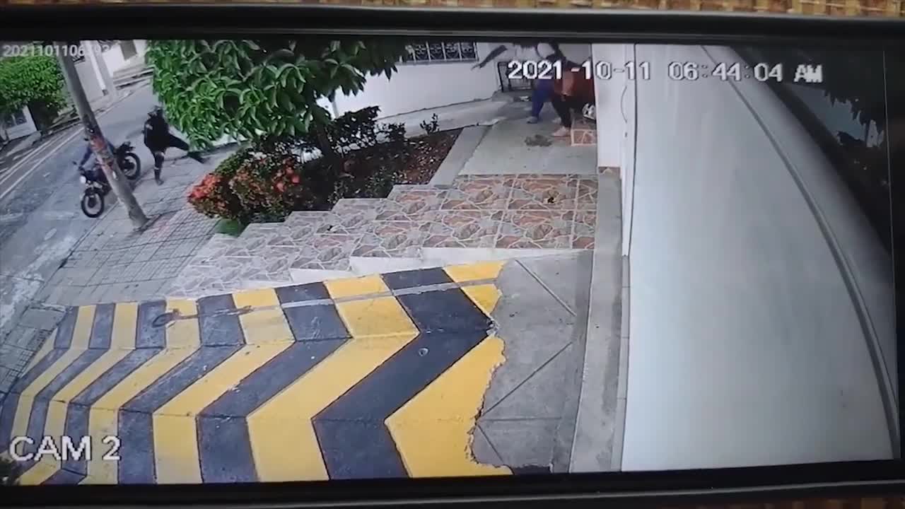 Video: Cámara grabó atraco a dos docentes de un Jardín Infantil en Santander