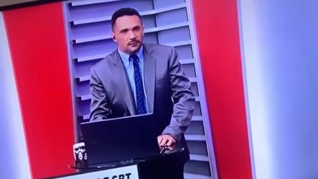 Emily Garcia Diz Que Tá Ficando Velha Assistindo Jornal e Tomando Café 🤣