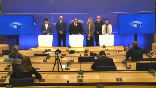 Europarlamentare romeno sputtana il parlamento europeo le case farmaceutiche
