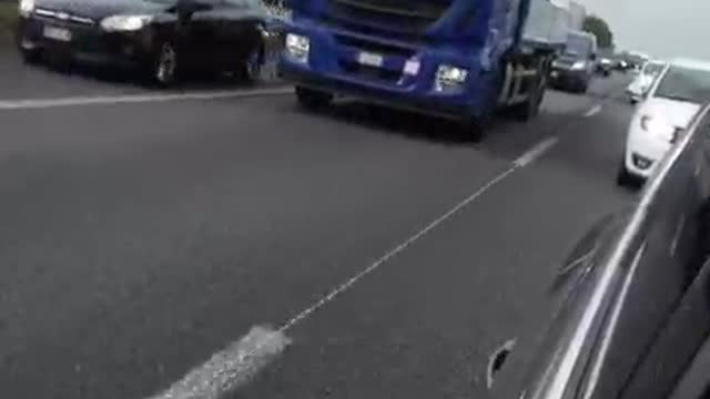 Italian truck-drivers are blocking highways to stop vaccine passports
