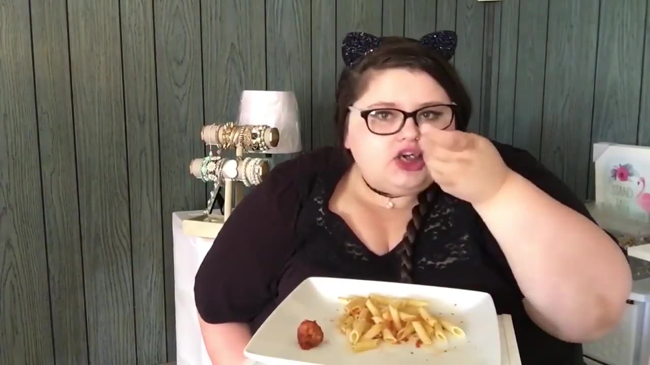 Amberlynn Reid enjoys Pasta