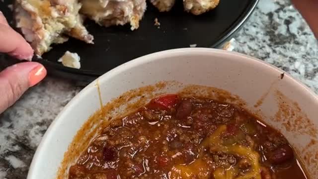 ChiliwithCinnamonRoll#FoodCombo#ChiliAndCinnamonRoll#CinnamonRoll