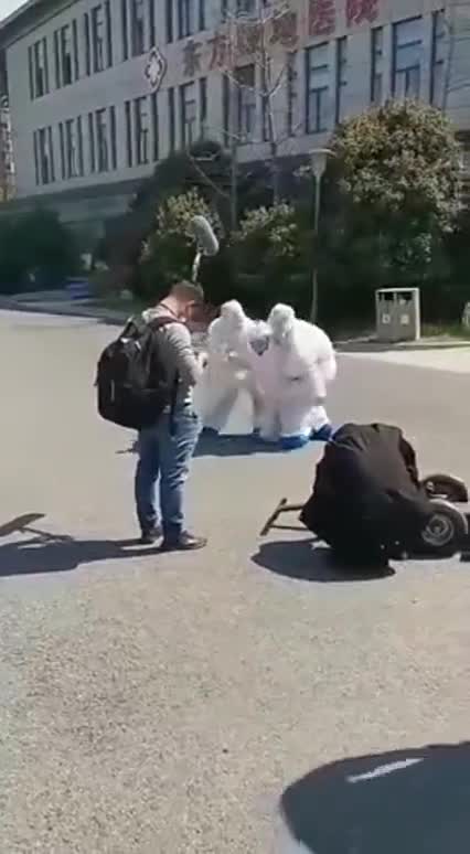 [IT'S ALL LIES] CHINA: ACTOR OF THE CRISIS