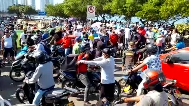 Bloqueo en Bocagrande: Trabajadores protestan por obras de protección costera