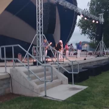 Slow dancing in sutherlin summer groove band