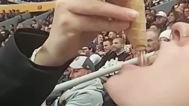 الايس كريم العجيب - نقدر نوصل ل١٠ الاف مشترك ❤️