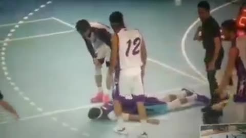 Malore durante una partita di basket
