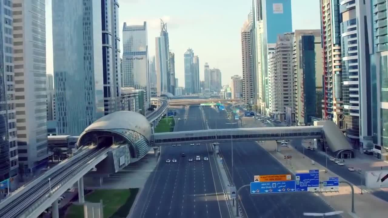 Dubai police cars VS Racer