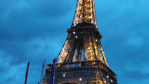 Paris Let Seee