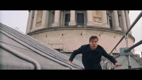 MISSION IMPOSSIBLE: FALLOUT - Rooftop Chase Scene(HD) - Tom Cruise & Henry Cavill