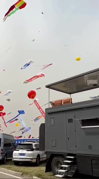 The kite festival has begun in China.