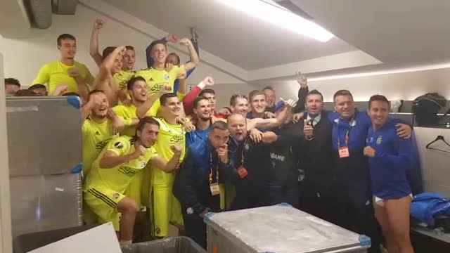 Dinamovci slave veliku pobjedu