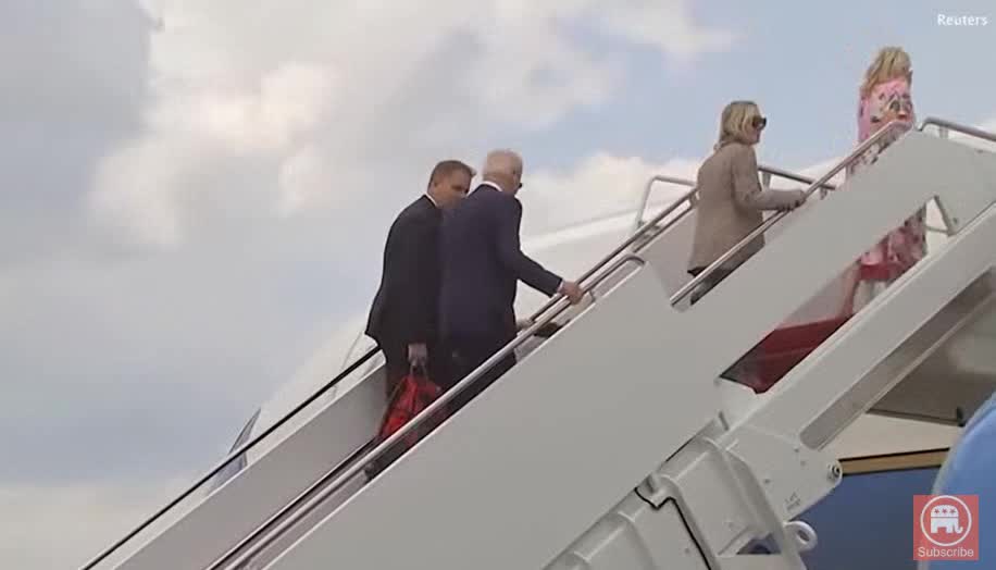 Joe and Hunter Biden Jet-Set to South Carolina For Beach Vacation. Are Biden