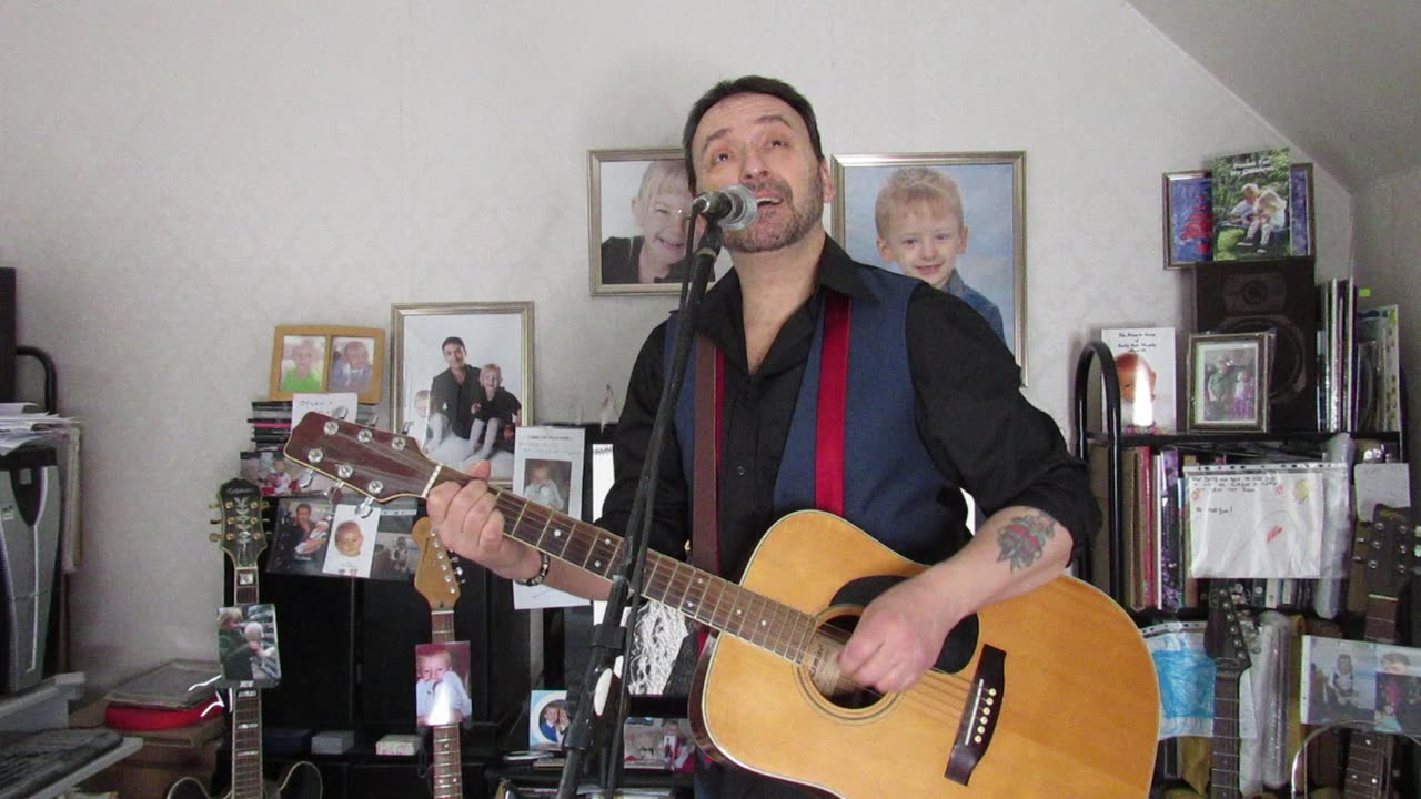 Paul Murphy - loose cover of Bob Dylan classic 'Maggie's Farm'