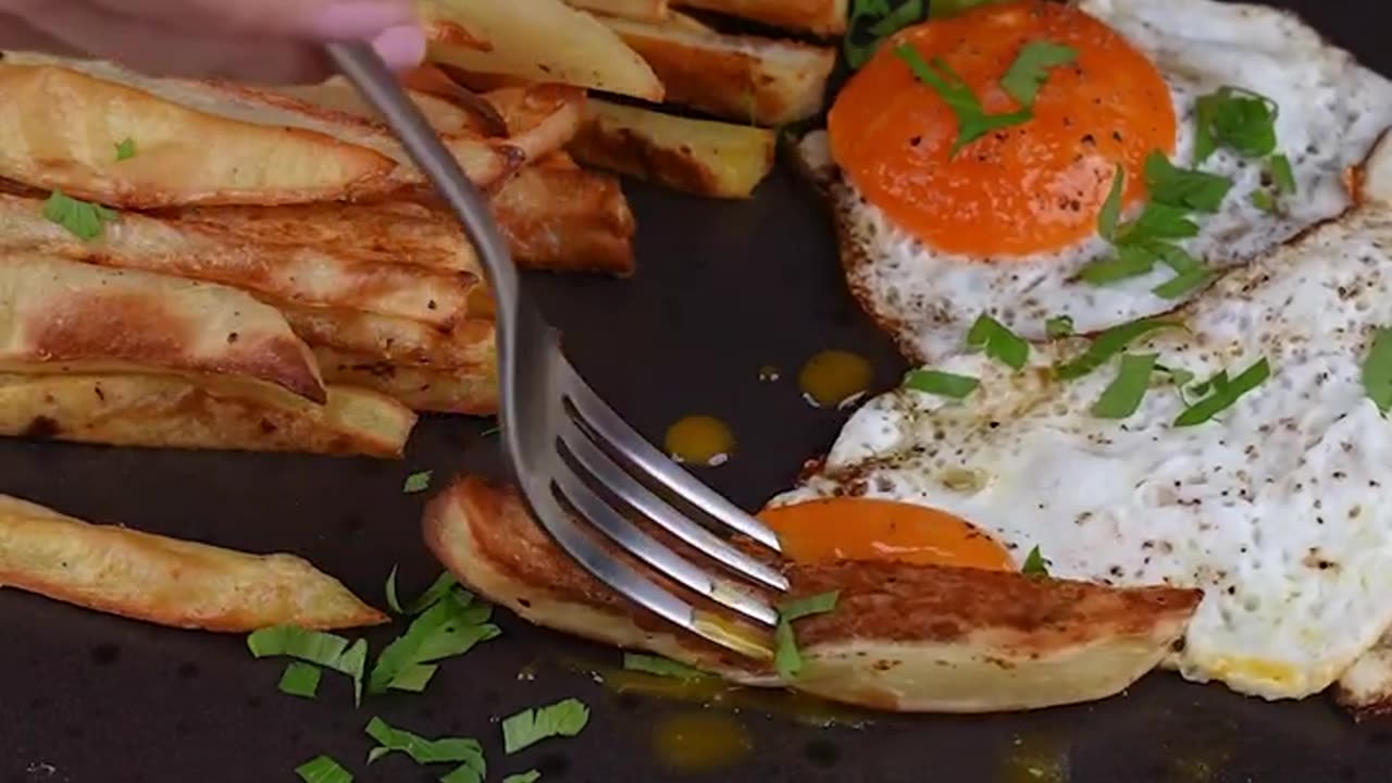 SEARED EGGS AND FRENCH FRIES