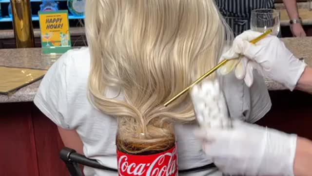 COKE + MENTOS TRANSFORMS HER BLONDE HAIR ‍♀⭐