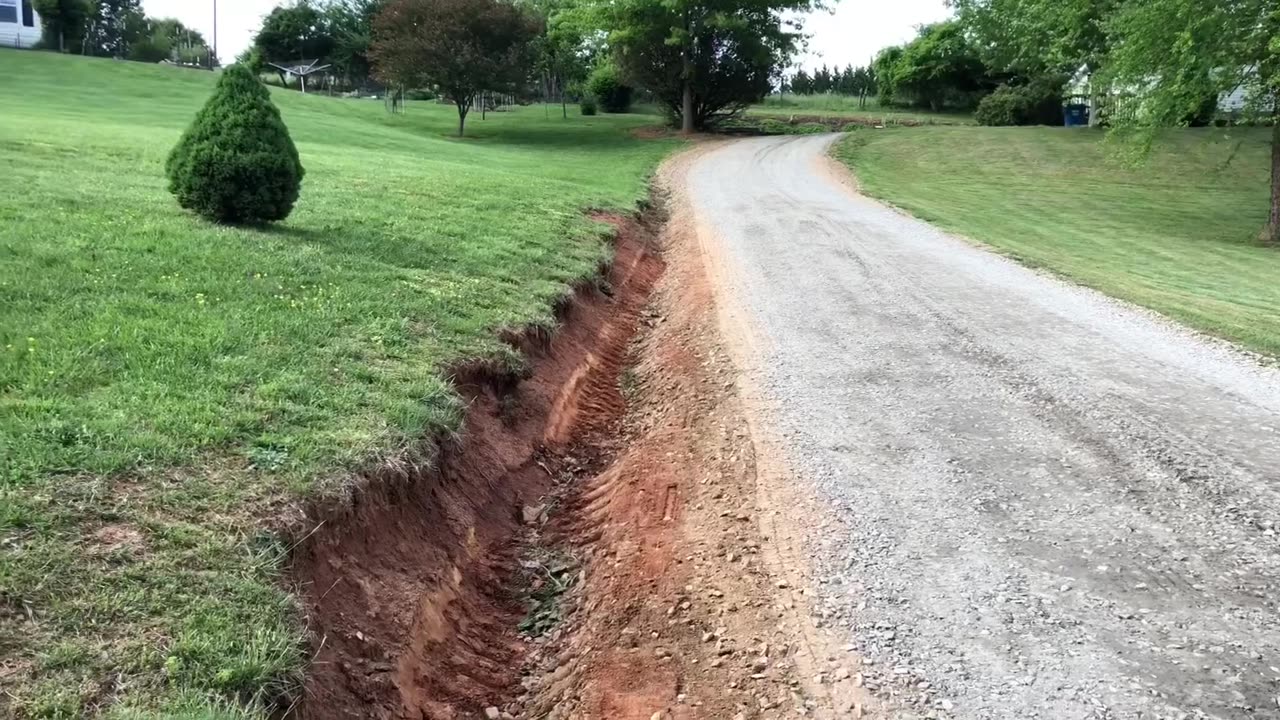 Fixing Gravel driveway with Ford L9000 Dump Truck And Kubota Tractor