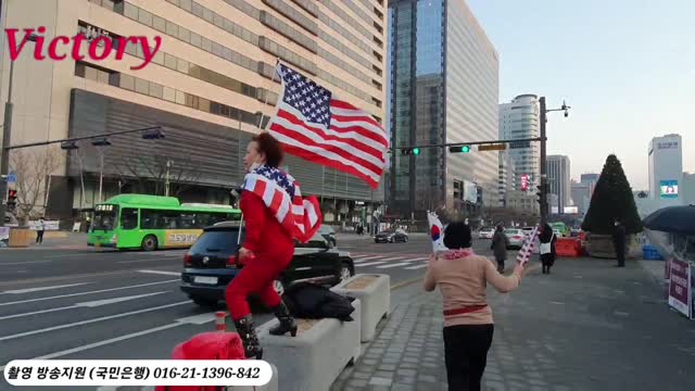 Korea big light sisters. 노는 누님 동지님..