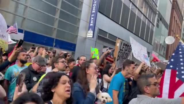 NOW - Protesters against vaccine mandates chant