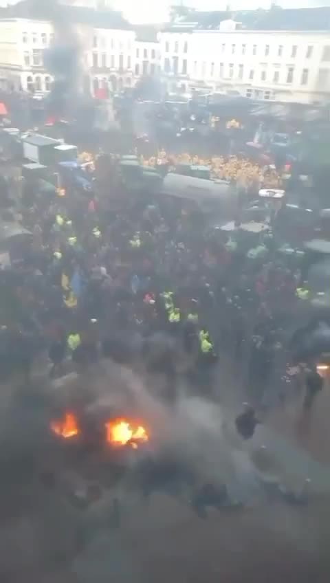 Bruxelles - La protesta degli agricoltori in diretta