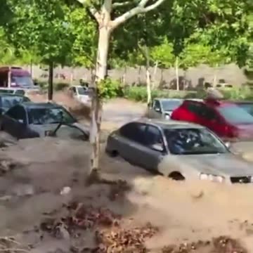 “地球上最邪惡、最黑暗的秘密正在大揭露05_氣象武器HAARP操縱的無聲戰爭”西班牙 巴倫西亞突發災難性大洪水，不到24小時的降雨量相當於一年的降雨量，讓人措手不及！無人可置身事外