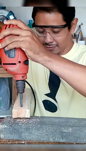 HOW NOT TO USE A DRILL \ Como não usar uma furadeira