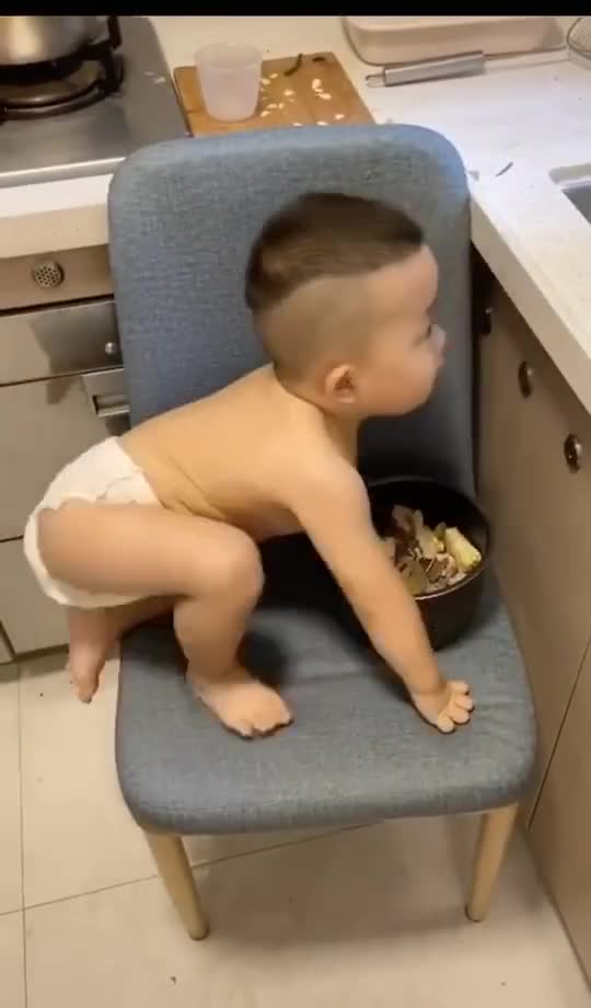 cooks cook steamed chicken.