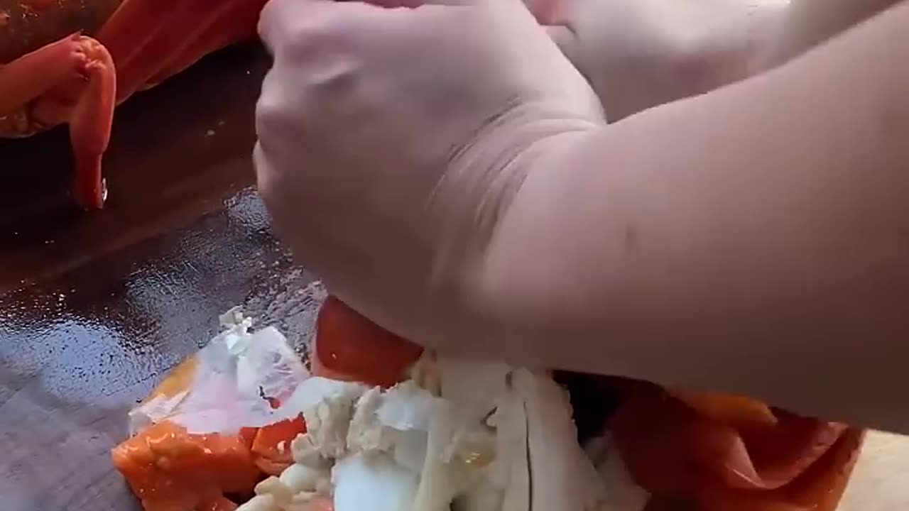 Spiny Lobster ASMR. 🦞 #lobster #spinylobster #seafood #asmr #foodporn #yummy #delicious #roe#shorts