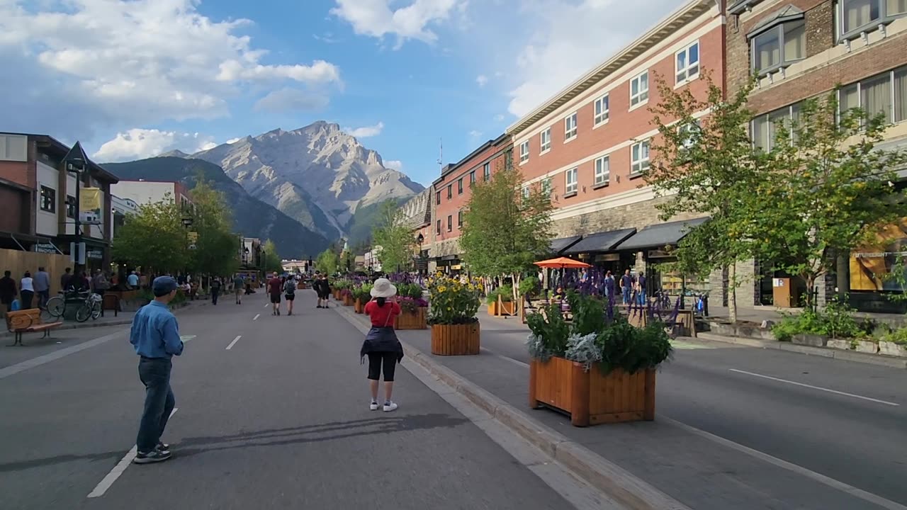 Banff Main Street Walking Tour Beautiful Places Near Calgary Canada Tourist Destination For Summer