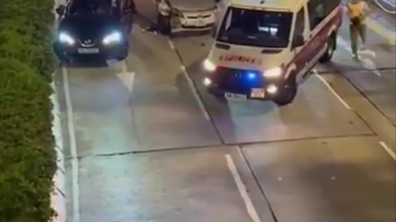 Prius driver tries to run over cop in Hong Kong