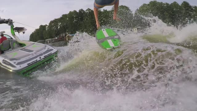 Pro Wakesurfing: Loose Screw