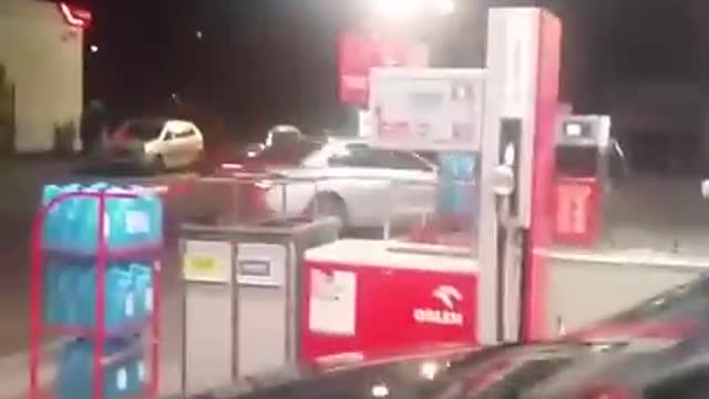 Policjanci oddali strzały na stacji Orlen w Rymaniu