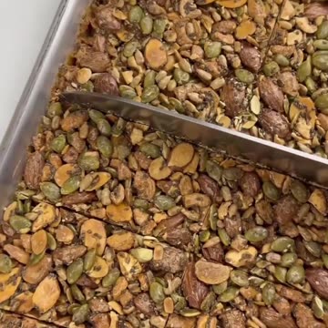 HEALTHY + EASY GRANOLA BARS