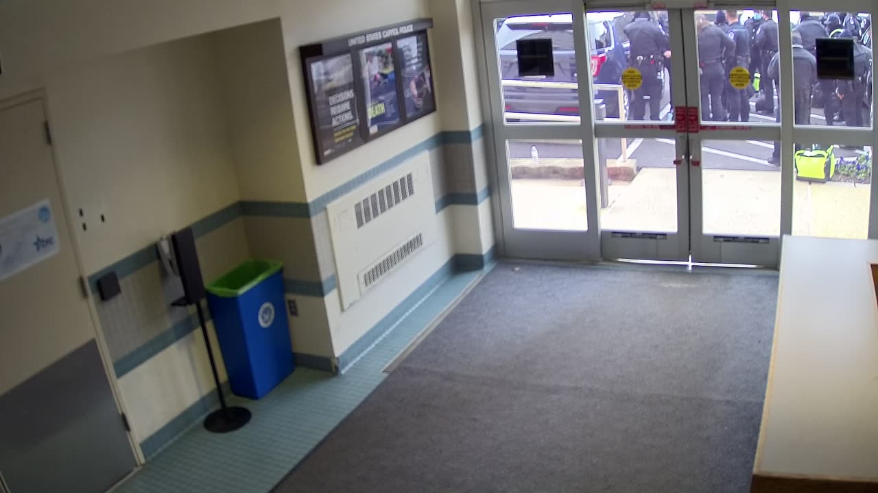 1662HQOB01WestDoor_2021-01-06_10h25min46s153ms.mp4