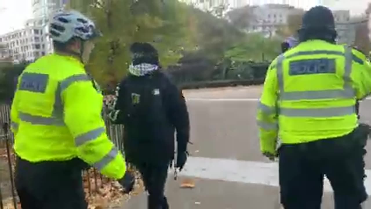 NEW SPEAKERS CORNER POLICE ESCORT MUSLIMS OUT THE PARK AND LEAVE DCCI