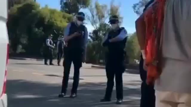 🇦🇺 2 min 15 These communists are ruthless!