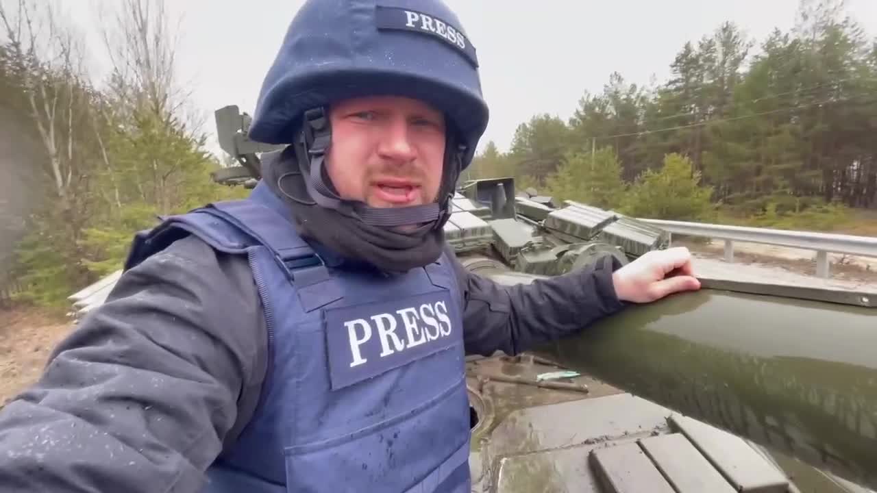 Abandoned Ukrainian T-64BV and BRDM-2L1 outside the city of Shchastya, 20 kms from Luhansk