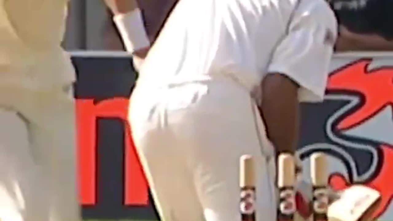 Jayawardene bamboozled by a Lee in-swing yorker in Cricket