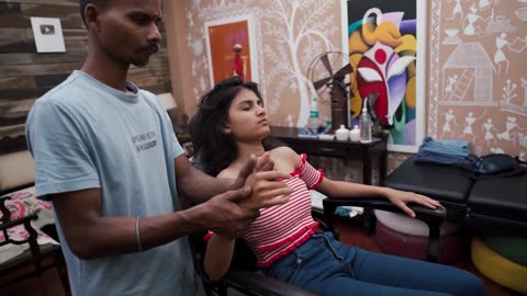 Master Cracker Refreshing Head Massage with Loud Neck Cracking _ Indian Massage