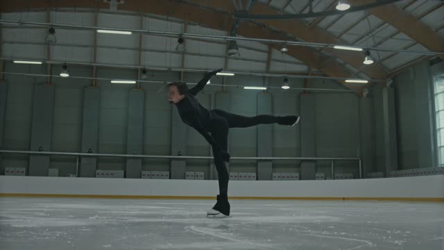 look at the way she skates