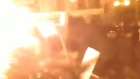 Ukrainians stopping a Russian tank with just a Molotov cocktail. Kiev Awesome!!