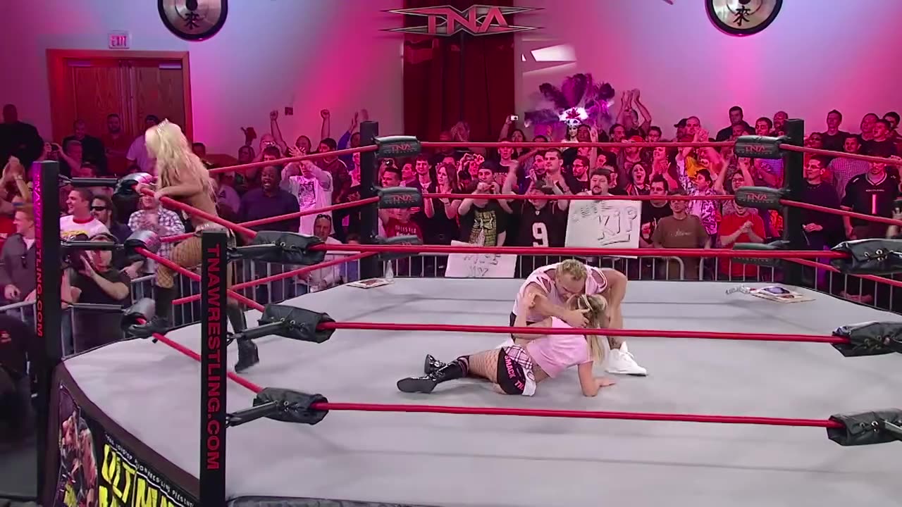 Christy Hemme vs. Velvet Sky