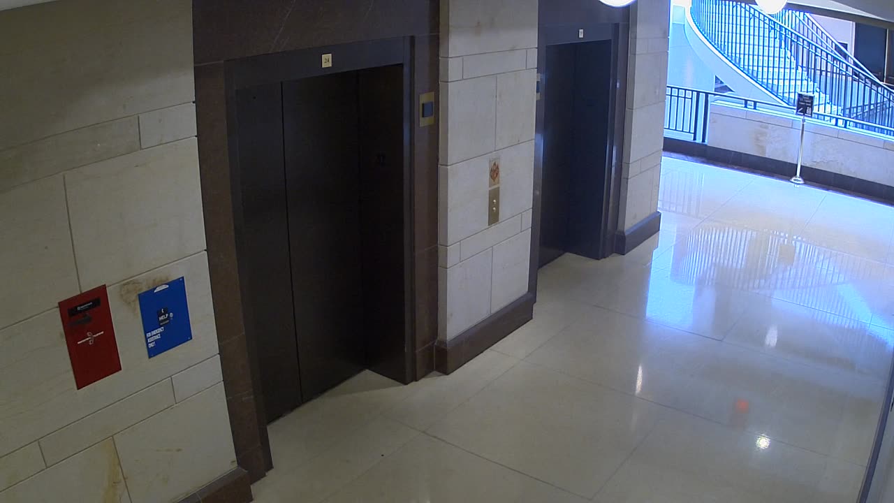 7050CVCLLElevator24-25Lobby_2021-01-06_13h06min48s763ms.mp4