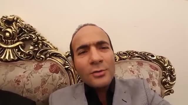 Man Impersonates The Voices Of Iranian Singer