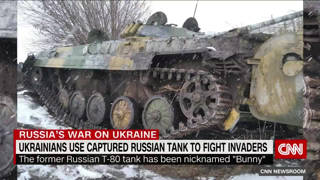 Ukrainian soldier uses Russian tank against Russian forces