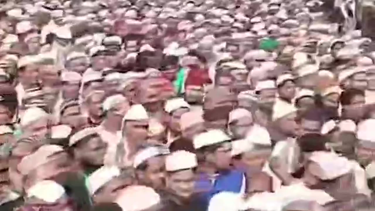 ❌ 😳 Arrivo di un treno alla stazione della città indiana di Calcutta...