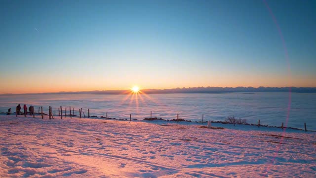 The first beam of light at the seaside is really beautiful and dazzling